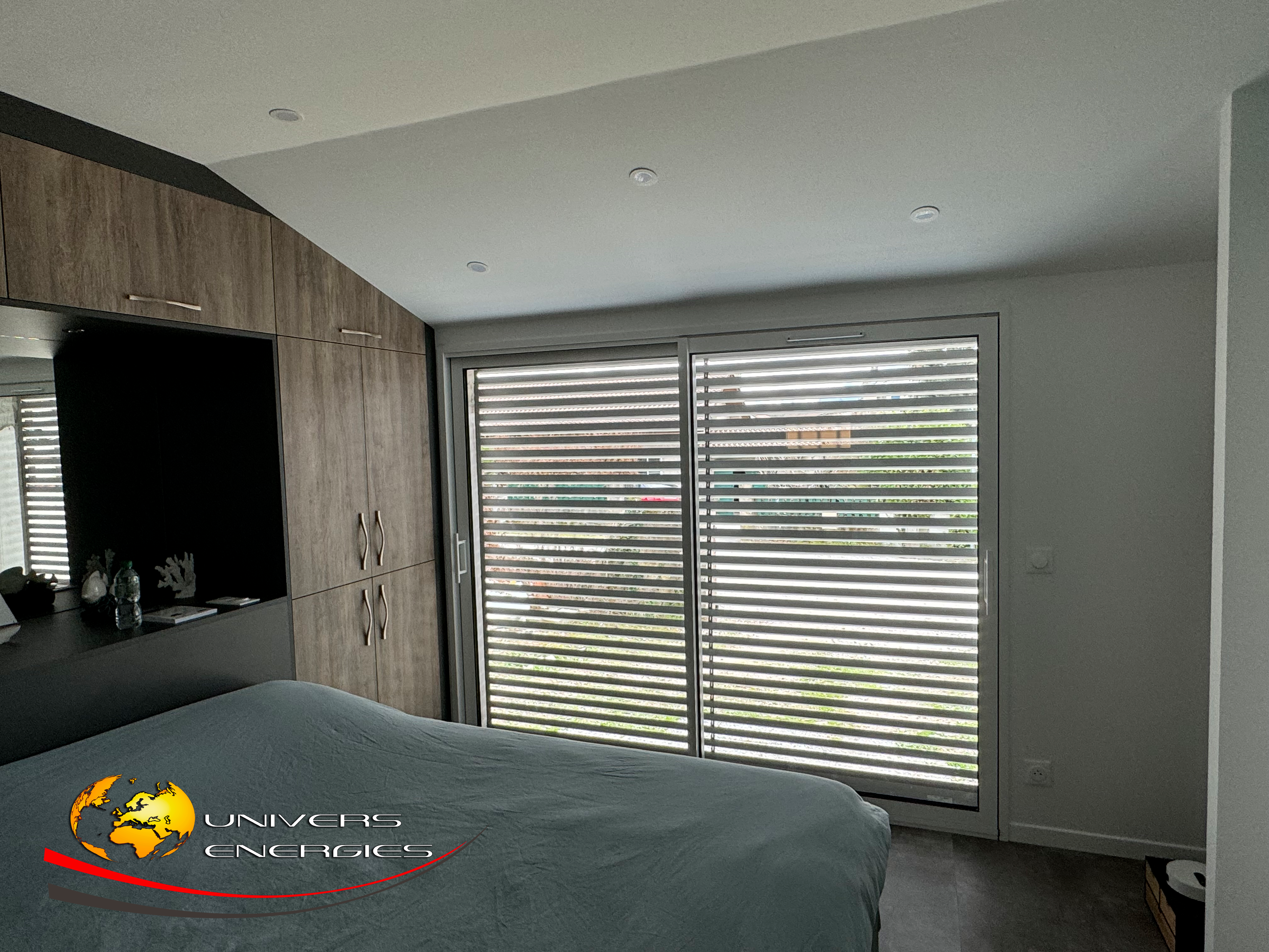 Fenetre aluminium K-Line avec volet roulant lame orientable - Univers Energies